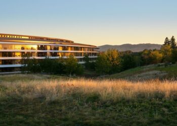 Apple ประกาศให้พนักงาน กลับมาทำงานที่สำนักงานตั้งแต่วันที่ 1 กุมภาพันธ์ 2022 เป็นต้นไป แต่ยังให้สลับกับการทำงานที่บ้าน