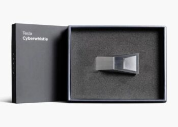 Tesla เปิดขายนกหวีด Cyberwhistle ราคา 1,700 บาท ส่วน Elon Musk แซว คุ้มค่ากว่าผ้าเช็ดหน้าจอของ Apple แน่นอน