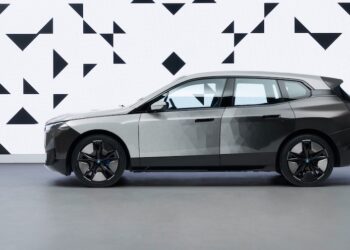 BMW iX Flow รถยนต์เปลี่ยนสีและลวดลายได้ เคลือบผิวด้วยกระดาษอิเล็กทรอนิกส์