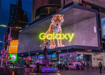 Samsung โปรโมทงาน Galaxy Unpacked 2022 ด้วยป้ายบิลบอร์ด 3D ขนาดใหญ่ ตามเมืองสำคัญทั่วโลก (ชมคลิป!!)