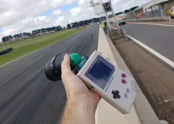 ชมผลงาน ติดเลนส์กล้อง DSLR ให้กล้อง Game Boy Camera และสามารถอัปโหลดรูปภาพไปยังพีซีได้