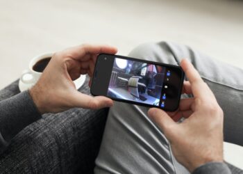 วิธีใช้ iPhone เป็นเว็บแคมบน Mac หรือ PC ผ่านแอป EpocCam ดาวน์โหลดฟรีที่นี่