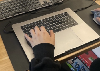 พ่อค้าหัวใสนำ MacBook Pro มือสองที่จอพัง มาใช้งานในรูปแบบ Mac Mini ในราคาถูกสุดๆ เริ่มต้นราว 4,200 บาท