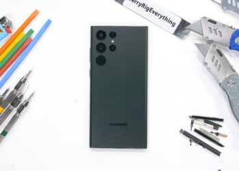 รอดมั้ย!! Samsung Galaxy S22 Ultra ถูกทดสอบความทนทานจากใบมีด ไฟแช็ก และดัดให้งอด้วยมือเปล่า (ชมคลิป!!)