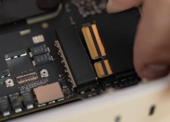 Mac Studio อาจสามารถอัพเกรดที่เก็บข้อมูล SSD ได้ จากการชำแหละดูภายใน