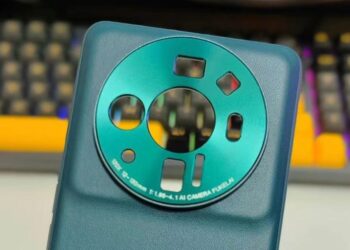 เผยสเปกกล้อง Xiaomi 12 Ultra จากภาพหลุดเคส