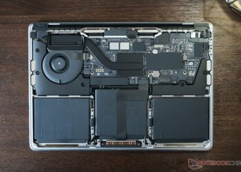 ภายใน MacBook Pro รุ่น 13 นิ้ว ชิป M2 ยังดูเหมือนรุ่นชิป M1