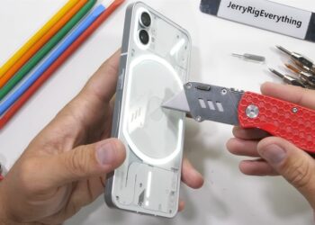 รอดหรือไม่? Nothing Phone (1) ถูกทดสอบความทนทาน ทั้งการขีดข่วน ลนไฟ และดัดให้งอด้วยมือเปล่า (ชมคลิป!!)