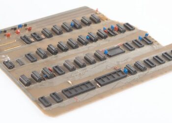 Apple Computer A ต้นแบบของ Apple-1 ที่ Steve Jobs เป็นเจ้าของ ถูกนำออกมาประมูล หวังมีคนทุ่มซื้อถึง 18 ล้านบาท