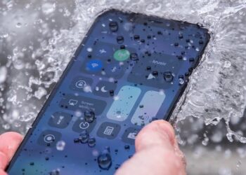 Apple กำลังพัฒนา iPhone ให้สามารถควบคุมการใช้งานขณะเปียกน้ำ สามารถถ่ายภาพในน้ำได้ดีขึ้น