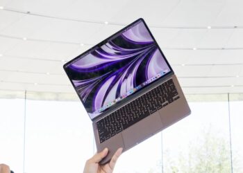 หัวหน้าฝ่ายออกแบบของ Apple ให้สัมภาษณ์เกี่ยวกับดีไซน์ของ MacBook Air รุ่นชิป M2 ในเรื่องของสีสัน และความเหมือน MacBook Pro