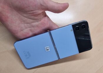 Samsung Galaxy Z Flip4 ถูกปล่อยภาพหลุดเครื่องจริงออกมาแล้ว