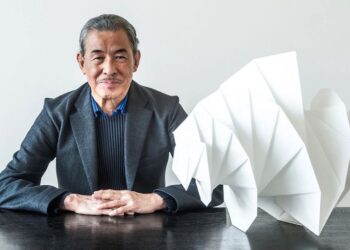 Issey Miyake ผู้ออกแบบเสื้อคอเต่าให้กับ Steve Jobs และเครื่องแบบพนักงานของ Apple เสียชีวิตแล้วด้วยวัย 84 ปี