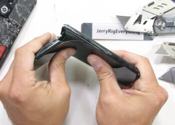 OnePlus 10T หักคามือ จากการทดสอบความทนทานของ JerryRigEverything (ชมคลิป!!)