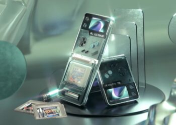 ดีไซเนอร์เปลี่ยน Galaxy Z Flip ให้กลายเป็น Game Boy Advance SP ด้วยเคสพิเศษใส่ตลับเกมได้