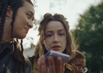 ยอมพับซะดีๆ !! ซัมซุงส่งคลิปใหม่สุดน่ารัก พร้อมชวนทุกคนให้มาสนุกกับโทรศัพท์พับได้กัน