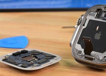 Apple Watch Ultra ถูกชำแหละแล้ว เผยให้เห็นชิ้นส่วนภายในทั้งหมด และแบตเตอรี่ขนาดใหญ่