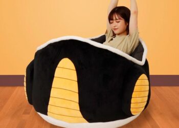 สนมั้ย!! เบาะรองนั่งรูปทรง Space Pod ของ Frieza จาก Dragon Ball Z  พร้อมช่องวางสมาร์ทโฟน