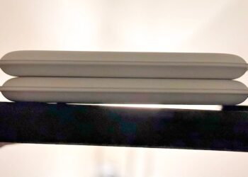 ผู้ใช้ iPhone 14 Pro พบว่าฝาหลังไม่พอดีกับ Magsafe Duo Charger เนื่องจากติดกรอบกันชนกล้อง