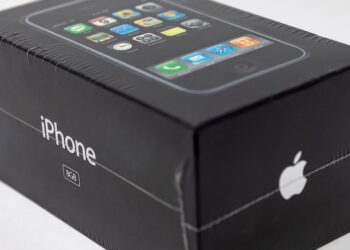 iPhone รุ่นแรกที่ยังถูกซีลไว้อย่างดี ถูกนำออกมาประมูล คาดว่าจะมีมูลค่าสูงกว่า 50 เท่า จากราคาขายช่วงเปิดตัว