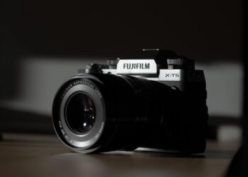 ฟูจิฟิล์ม ประเทศไทย เปิดตัวกล้อง FUJIFILM X-T5 มาพร้อมชิป X-Processor 5 ราคาเริ่มต้น 64,990 บาท และเลนส์ Fujinon XF30mm F2.8 Macro พร้อมรับของพรีเมี่ยมสุดพิเศษมูลค่ารวม 26,230 บาท