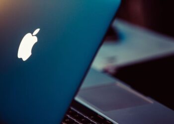 MacBook ในอนาคต อาจมาพร้อมโลโก้ Apple บนฝาเครื่องที่เปล่งแสงได้ อ้างอิงจากสิทธิบัตร