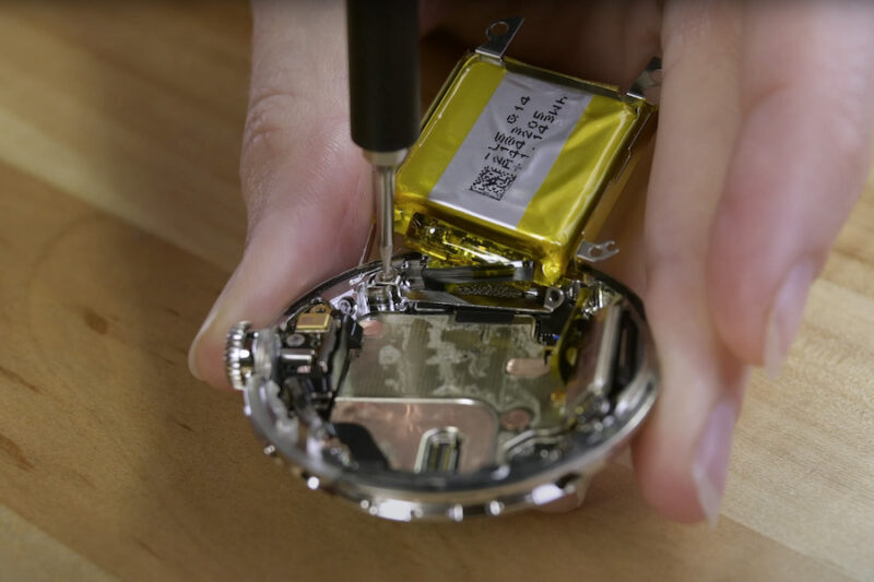 เปรียบเทียบความแตกต่างภายในระหว่าง Pixel Watch กับ Apple Watch หลังจาก