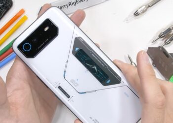 ชมคลิปทดสอบความทนทานของ ASUS ROG Phone 6 Pro เกมมิ่งสมาร์ทโฟนที่แรงที่สุดในปีนี้