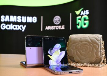 สายแฟห้ามพลาด ซื้อ Galaxy Z Flip4 ที่ AIS รับฟรี กระเป๋าจากแบรนด์ Aristotle สีพิเศษ พร้อมขาย 16 ธ.ค. นี้ รีบไปตำกัน!