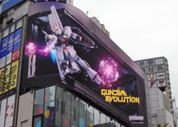 ชมฉากการต่อสู้ระหว่าง RX-93 ν Gundam ปะทะ MSN-04 Sazabi บนป้ายบิลบอร์ด 3D ในโตเกียว