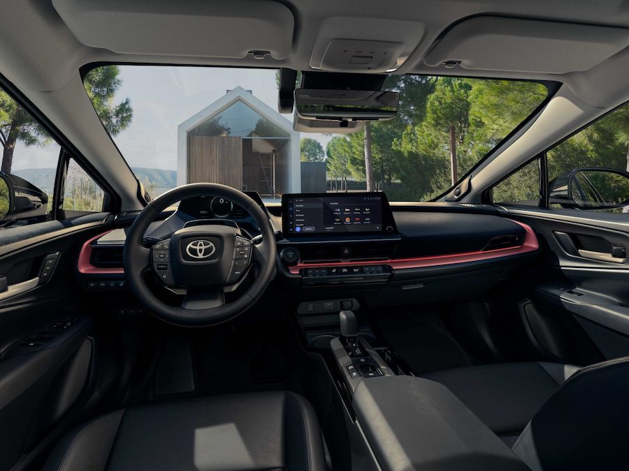 Toyota Prius Prime 2023 วิ่งในโหมด EV ได้ไกลขึ้น 50 มาพร้อมหลังคา