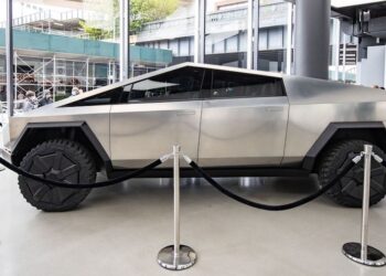 Tesla Cybertruck จะเริ่มเข้าสู่กระบวนการผลิตในปลายปี 2023 หลังจากเปิดตัวในปี 2019