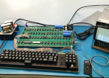 คอมพิวเตอร์ Apple-1 สภาพใช้งานได้ปกติ พร้อมลายมือของ Steve Jobs ถูกนำออกมาประมูล คาดว่าจะมีราคาทะลุ 13 ล้านบาท