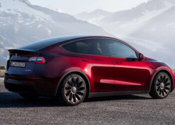 Tesla Model Y ได้รับ 2 สีใหม่ Quicksilver และ Midnight Cherry Red ราคาแพงกว่าสีอื่น