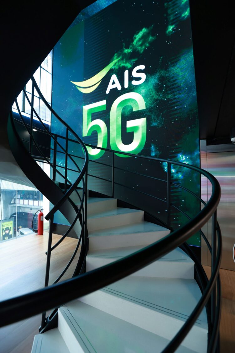 พาชม AIS Flagship Store สาขาใหม่ที่สยามเซ็นเตอร์ ด้วยแนวคิด AIS THE ...