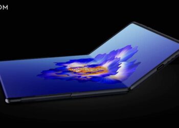 Tecno เผยคอนเซ็ปต์สมาร์ทโฟน Phantom Vision V ที่มาพร้อมจอแสดงผลม้วนและพับได้ในเครื่องเดียว