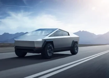 Cybertruck รถกระบะพลังงานไฟฟ้าของ Tesla คันจริงถูกนำมาวิ่งบนถนนสาธารณะในแคลิฟอร์เนีย