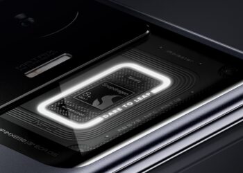 ทีเซอร์ล่าสุดของ realme GT3 แสดงให้เห็นความสามารถของระบบไฟ RGB ด้านหลัง