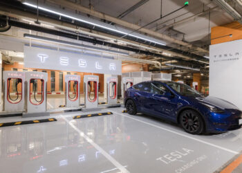 Tesla เปิดสถานี Supercharger แห่งแรกในประเทศไทย ณ เซ็นทรัลเวิลด์ ชาร์จเพียง 15 นาทีวิ่งได้ระยะทางสูงสุด 308 กม.