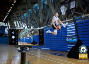 HONOR Magic5 Pro บันทึกสถิติโลก GUINNESS WORLD RECORDS ใหม่ในการสแลมดังก์ลอดขาได้สูงที่สุด ด้วยเทคโนโลยีเอไอเซ็นเซอร์จับความเคลื่อนไหวรุ่นใหม่