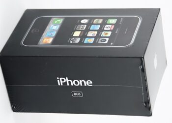 iPhone รุ่นแรก ที่ยังถูกซีลไว้อย่างดี มีคนซื้อไปในราคาเกือบ 1.9 ล้านบาท