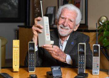 วันนี้!! เมื่อ 50 ปีที่แล้ว เป็นครั้งแรกที่มีการทดสอบโทรศัพท์มือถือรุ่นแรกของโลก