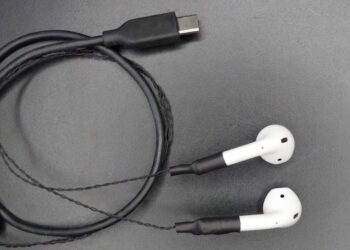 วิศวกรนำ AirPods มาดัดแปลงให้มีสาย กลายเป็น EarPods ใช้พอร์ต USB-C (ชมคลิป!!)