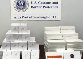 สหรัฐฯ ยึด Apple Watch Ultra และ AirPods ของปลอมมากถึง 1,000 คู่ มูลค่าความเสียหายเกือบ 10 ล้านบาท