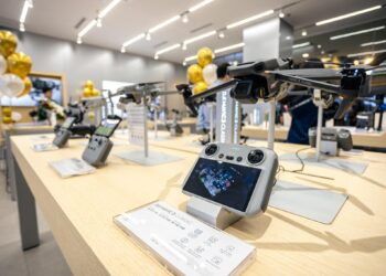 เปิดตัว DJI Experience Store สาขาเซ็นทรัลเชียงใหม่ ตอบโจทย์ทุกประสบการณ์การเล่าเรื่องทางอากาศของโดรนเลิฟเวอร์ภาคเหนือ พร้อมชวนสัมผัสสุดยอดโดรนแฟลกชิปใหม่ล่าสุด DJI Mavic 3 Pro