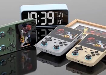 SZDiiER D-007 มาพร้อมชิป Rockchip RK3326 ดีไซน์คล้าย Powkiddy RGB20S ราคาราว 2,299 บาท