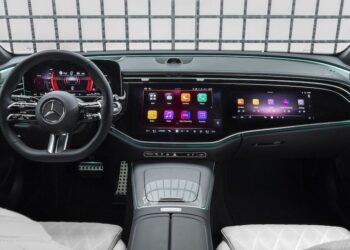 รถซีดาน E-Class รุ่นใหม่ของ Mercedes-Benz จะสนับสนุนฟีเจอร์ Digital Car Key ของ iPhone และ Apple Watch