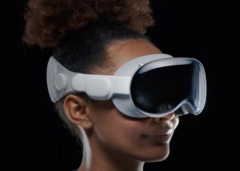 Apple ยังไม่เปิดเผยน้ำหนักของ Vision Pro และสายรัดบนศีรษะ ขณะที่คนได้ลองบอกว่ารู้สึกหนักที่ใบหน้า