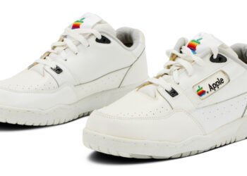 สนีกเกอร์ของ Apple ถูกนำออกมาจำหน่ายในราคาราว 1.7 ล้านบาท