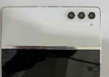 ชมดีไซน์ Samsung Galaxy Z Fold5 จากเครื่องดัมมี่